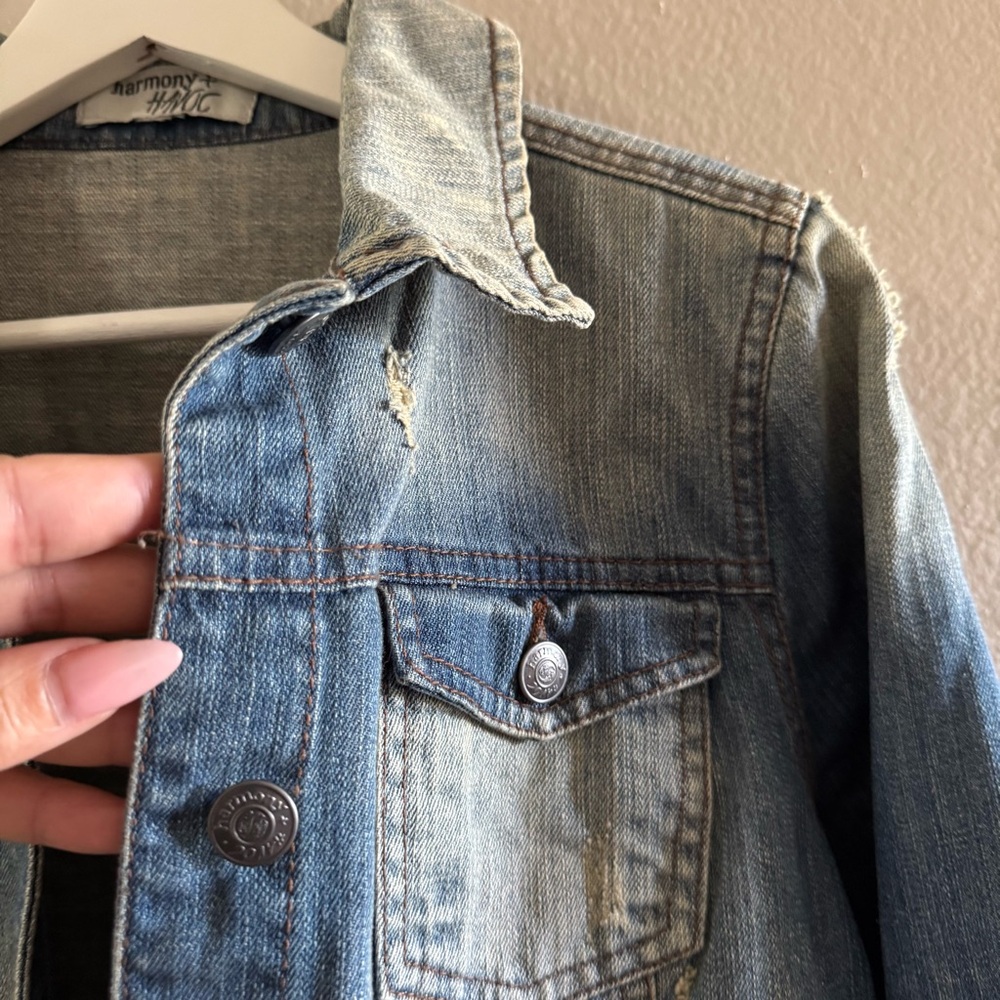 Distressed Jean jacket. - Picture 4 of 8